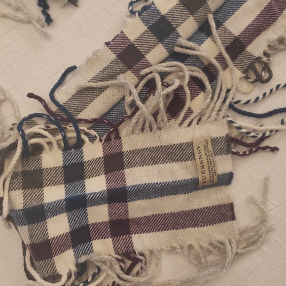 100% Authentic Burberry Scarf - Picture 6 of 6